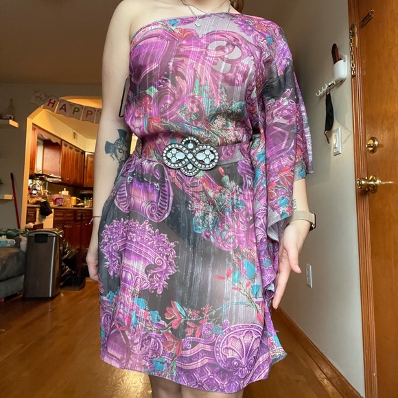 Beautiful Dainty One Sleeve Dress - Picture 2 of 5